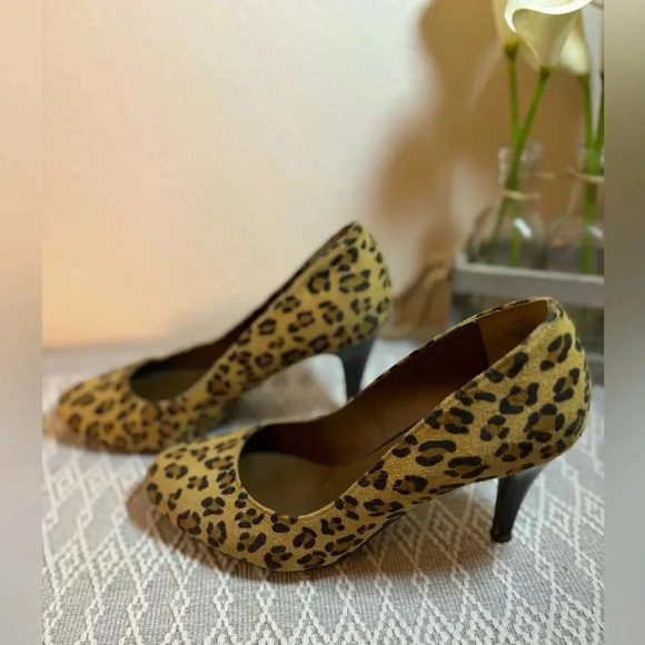 Liz Claiborne Shoes - Liz Claiborne Leopard Pump Size 8. Non slip bottom. 3” Heel.